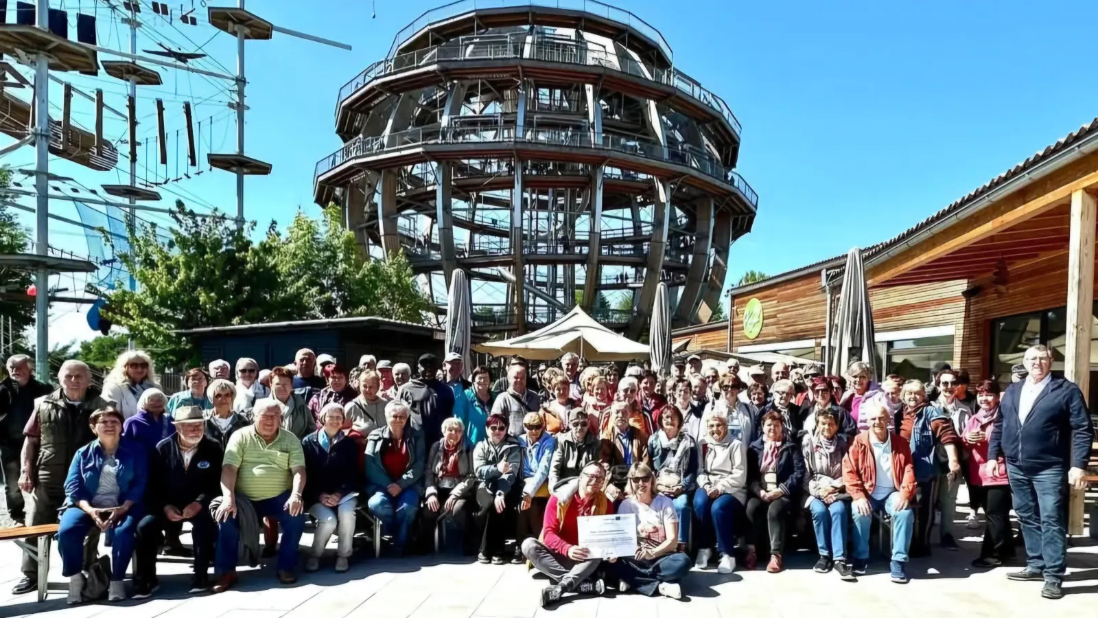 Gemeinsames Foto vor der Wanderung auf die Erlebniskugel  (Bild: Gerda Baier)