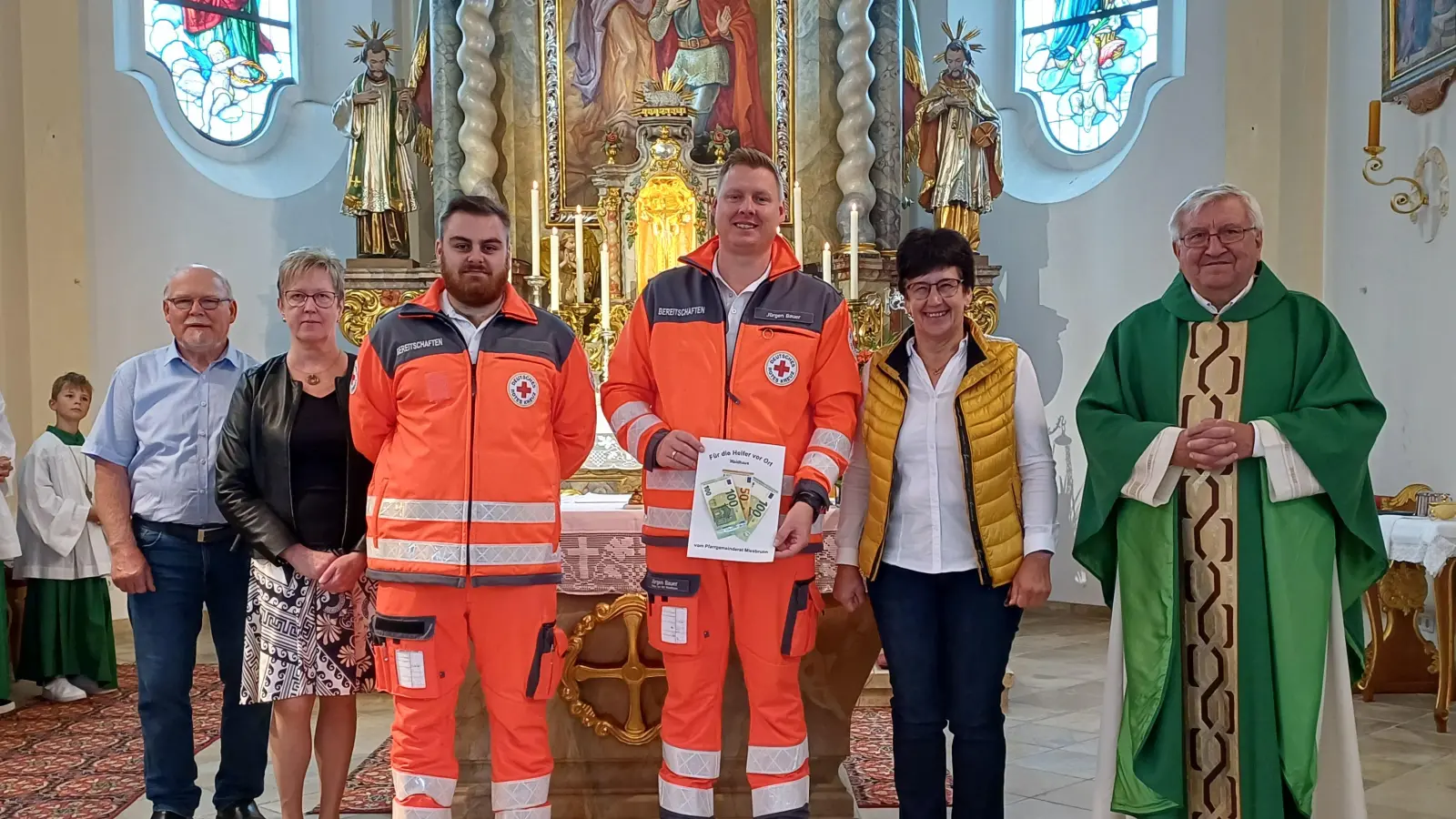 Spendenübergabe an Philipp Kraus und Jürgen Bauer von den Helfern vor Ort Waidhaus (Bild: Christine Binapfl)