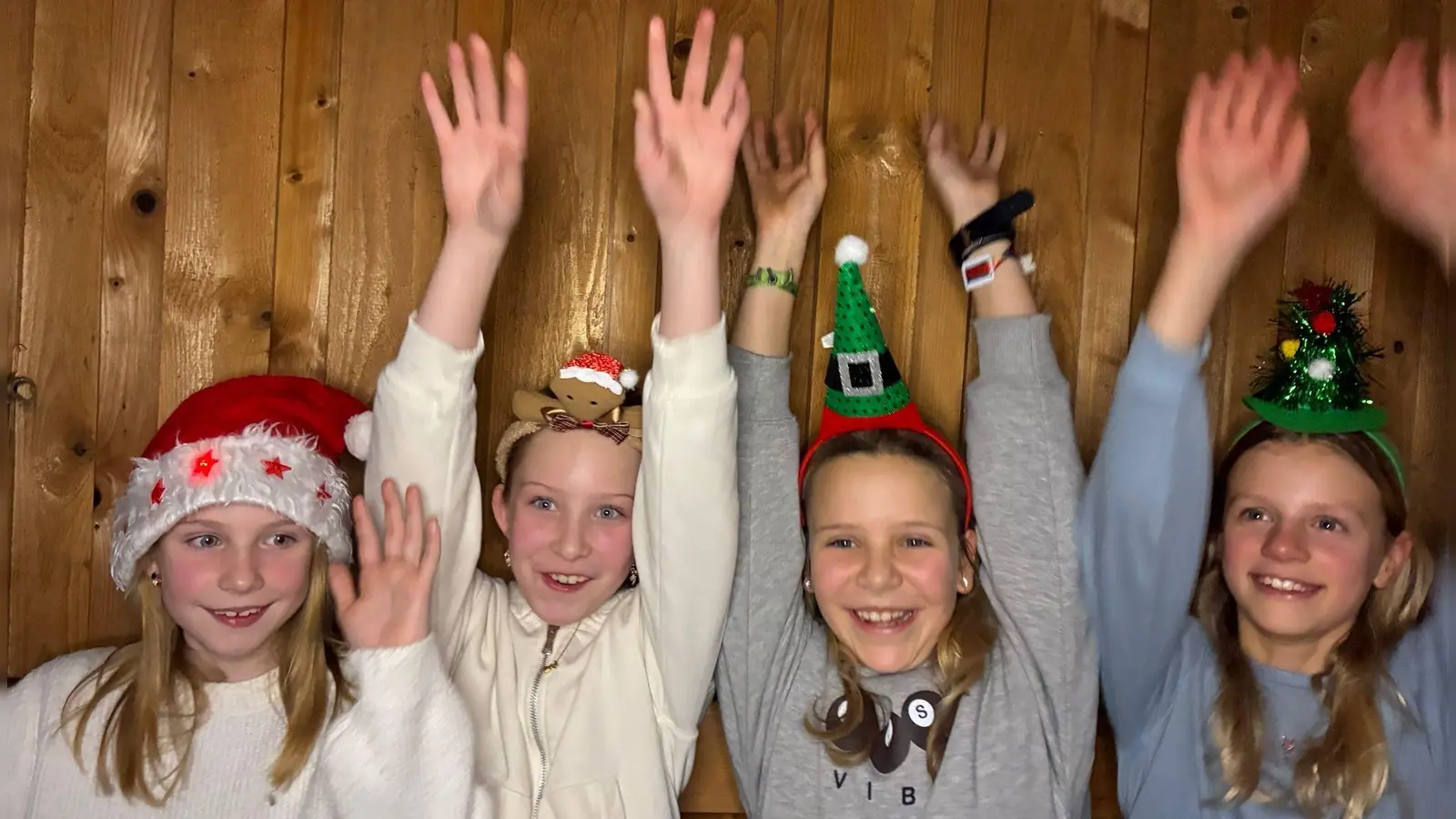 Eine kleine Fotobox sorgte zusätzlich für vorweihnachtliche Erinnerungsfotos.📸🎄 (Bild: Melanie Träger)