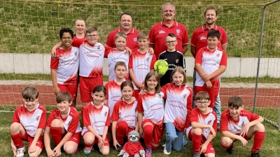 E-Jugend mit Bayernfanclub. (Bild: Laura Frenzel)