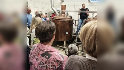 Anna Ulrich, Braumeisterin, gibt Einblicke in die Braukunst (Bild: Evi Höllerer)