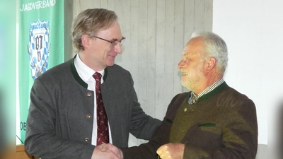 Dank an den scheidenden Forstdirektor Kleber. (Bild: Ulrich Wabra)