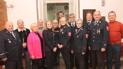 Die Geehrten für langjährige Mitgliedschaft im Feuerwehrverein. (Bild: Jürgen Schiller)