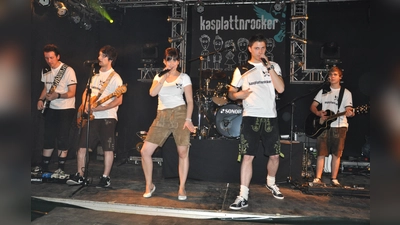 Nach mehrjähriger Pause gastieren zum 24. Hallenfest der Feuerwehr Pleußen am 9. Mai die „Kasplattnrocker” aus Niederbayern. Beginn ist ab 21 Uhr, Einlass ab 19 Uhr.  (Archivbild: Josef Rosner)