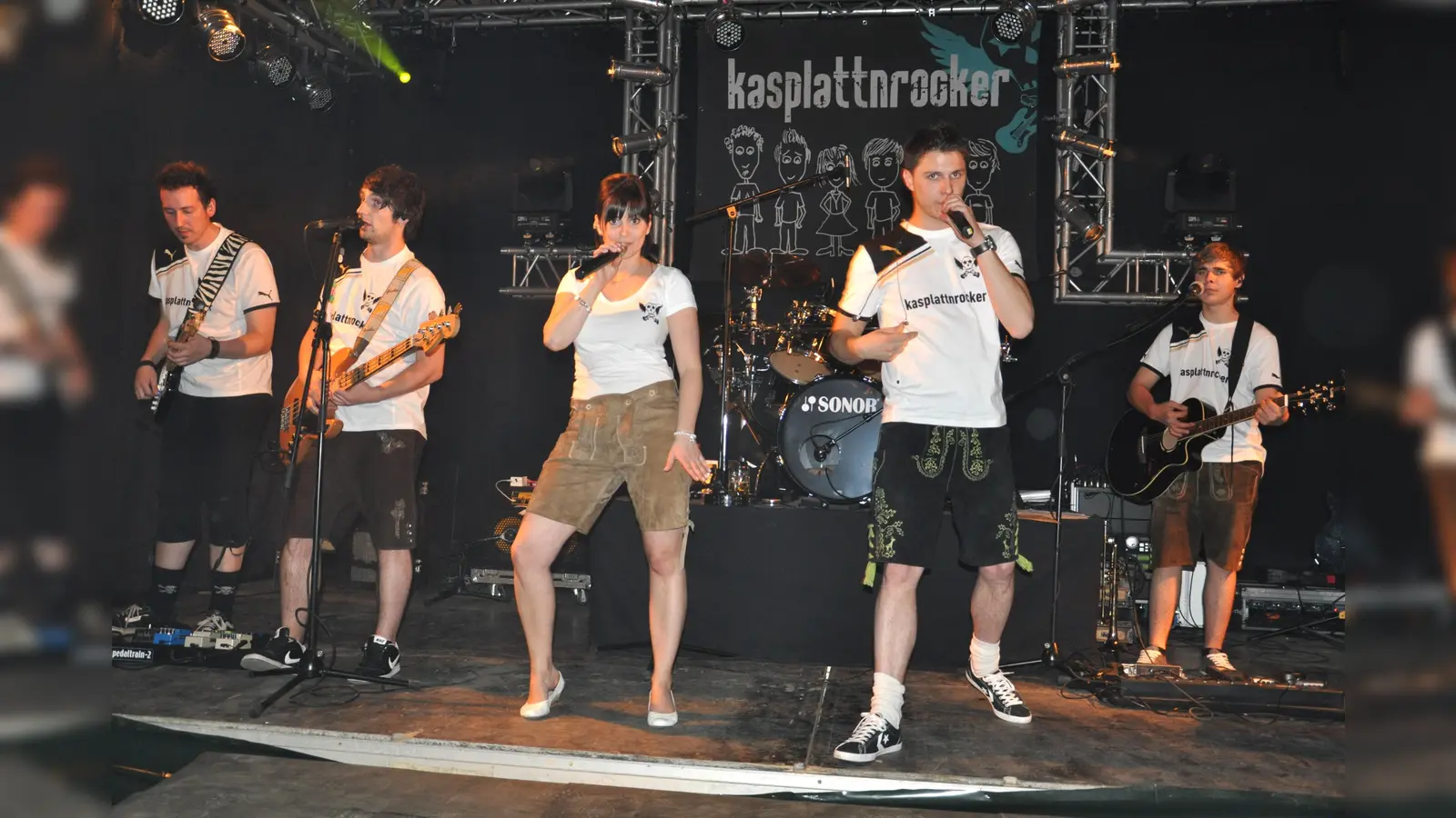 Nach mehrjähriger Pause gastieren zum 24. Hallenfest der Feuerwehr Pleußen am 9. Mai die „Kasplattnrocker” aus Niederbayern. Beginn ist ab 21 Uhr, Einlass ab 19 Uhr.  (Archivbild: Josef Rosner)