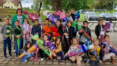 Endlich sind wir Schulkinder! So klang es am ersten Schultag bei den 20 Schulanfängern in Püchersreuth. (Bild: Elisabeth Kroeker)