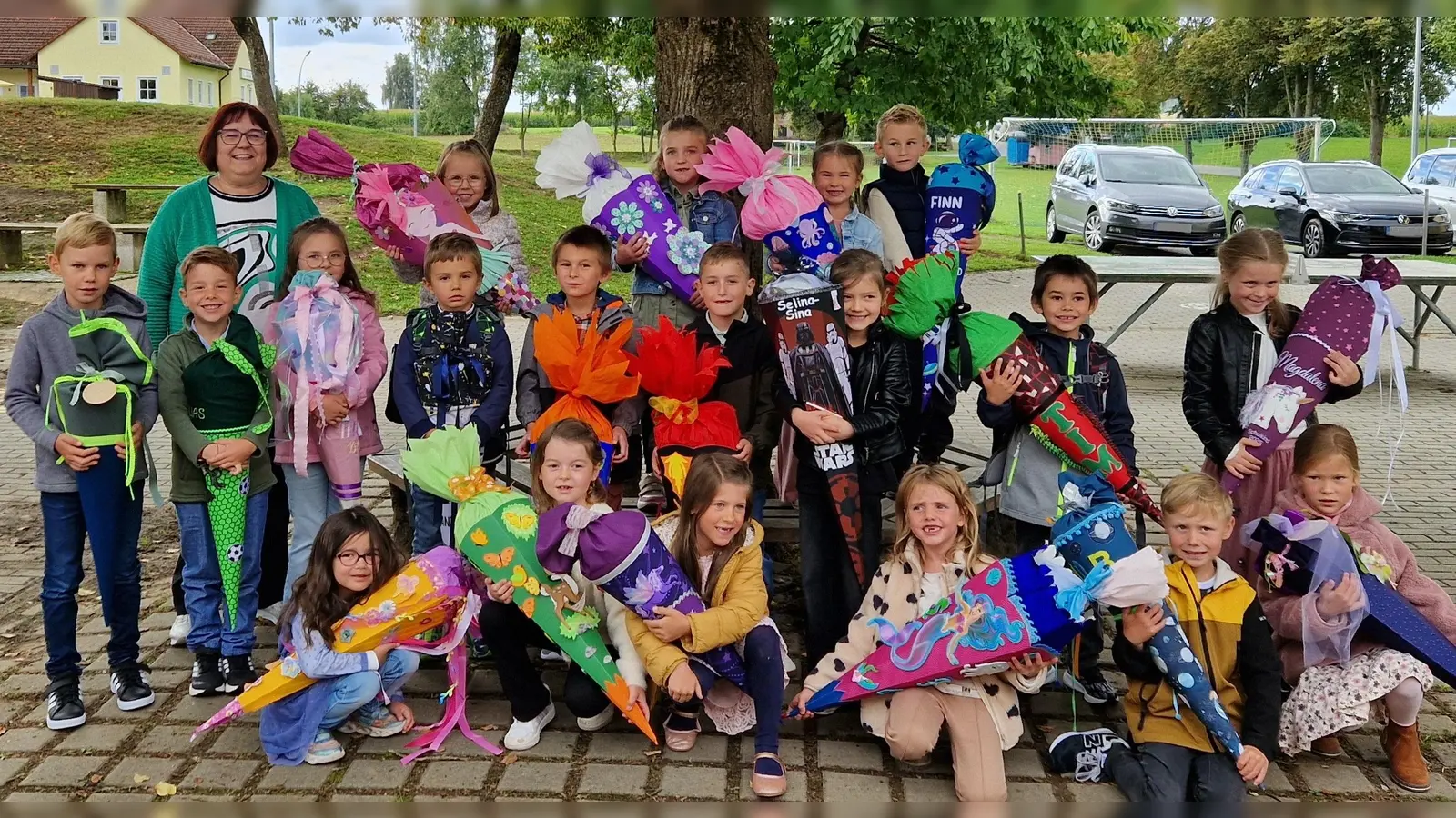 Endlich sind wir Schulkinder! So klang es am ersten Schultag bei den 20 Schulanfängern in Püchersreuth. (Bild: Elisabeth Kroeker)