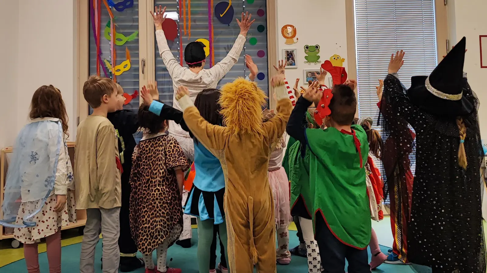 Verkleidete Kinder feiern Fasching. (Bild: Susanne Pritzel)