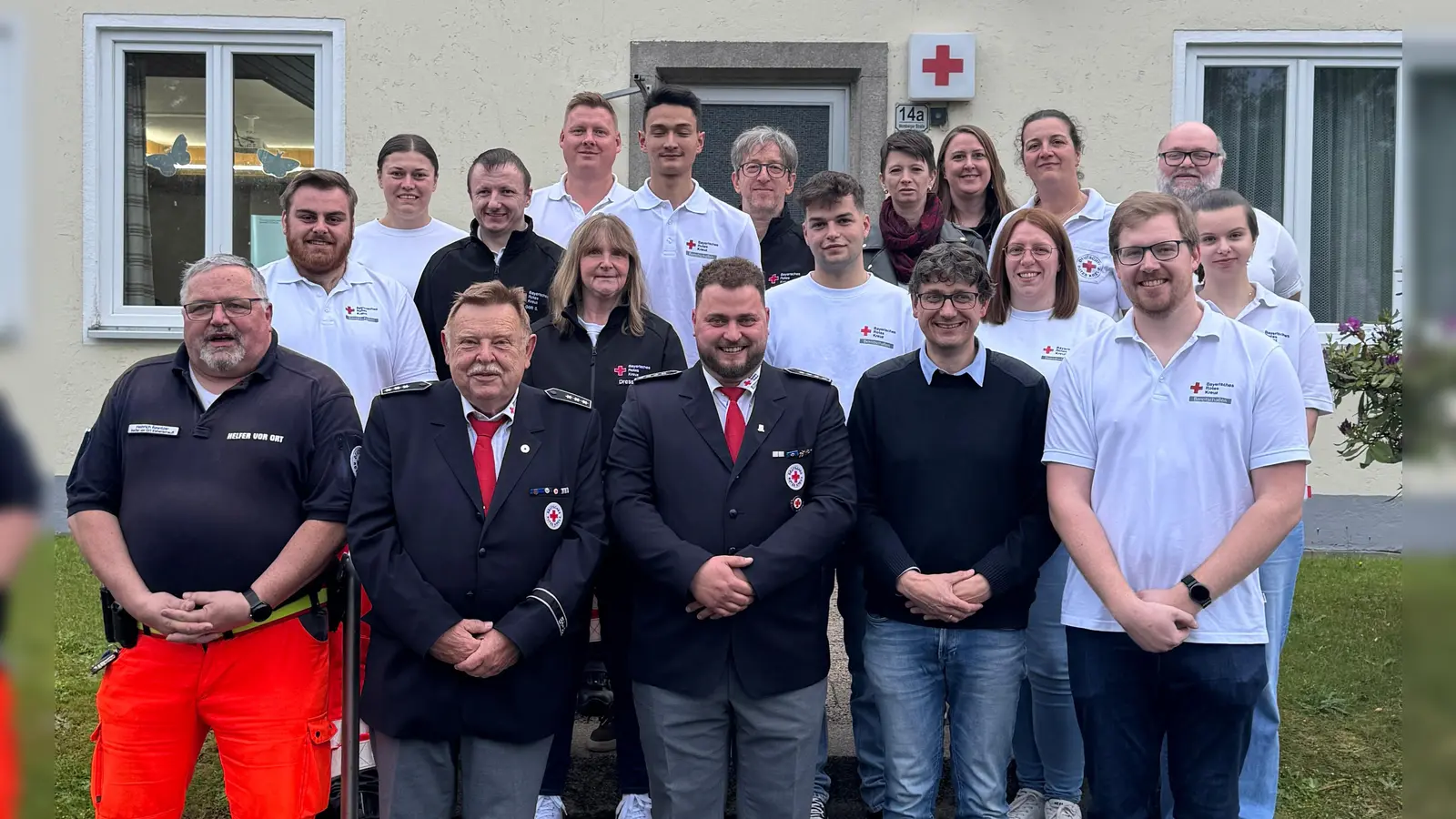 Die Leitungs- und Führungskräfte der Bereitschaft. 1. Reihe von links nach rechts: stlv BL Heinrich Rewitzer, stlv BL Josef Solfrank, BL Fabian Ram, 2. BGM Uli Münchmeier, stlv. BL Valentin Kellner. (Bild: Heinrich Rewitzer)