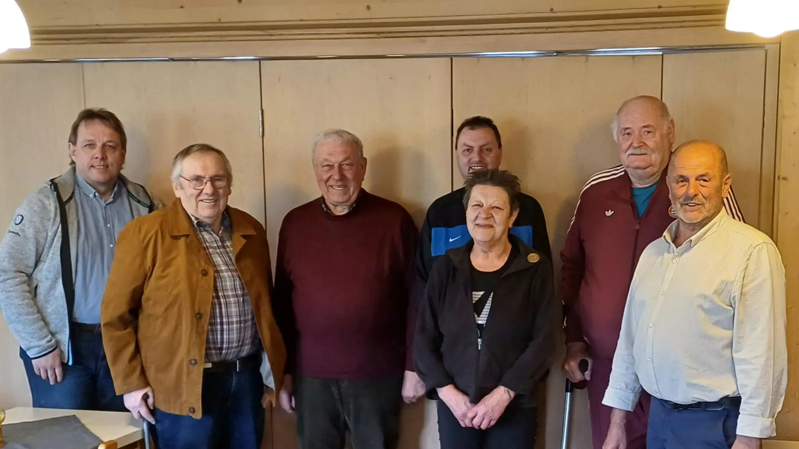 v.l.n.r. 2.Vorsitzender Jürgen Kreuzer, Dötterl Hans, 3.Bgm. Eberhard Besold, Polzin Harald, Angelika Märkl, Herbert Märkl, 1.Vorsitzender Siegfried Kotlar. (Bild: Johann Kreuzer )