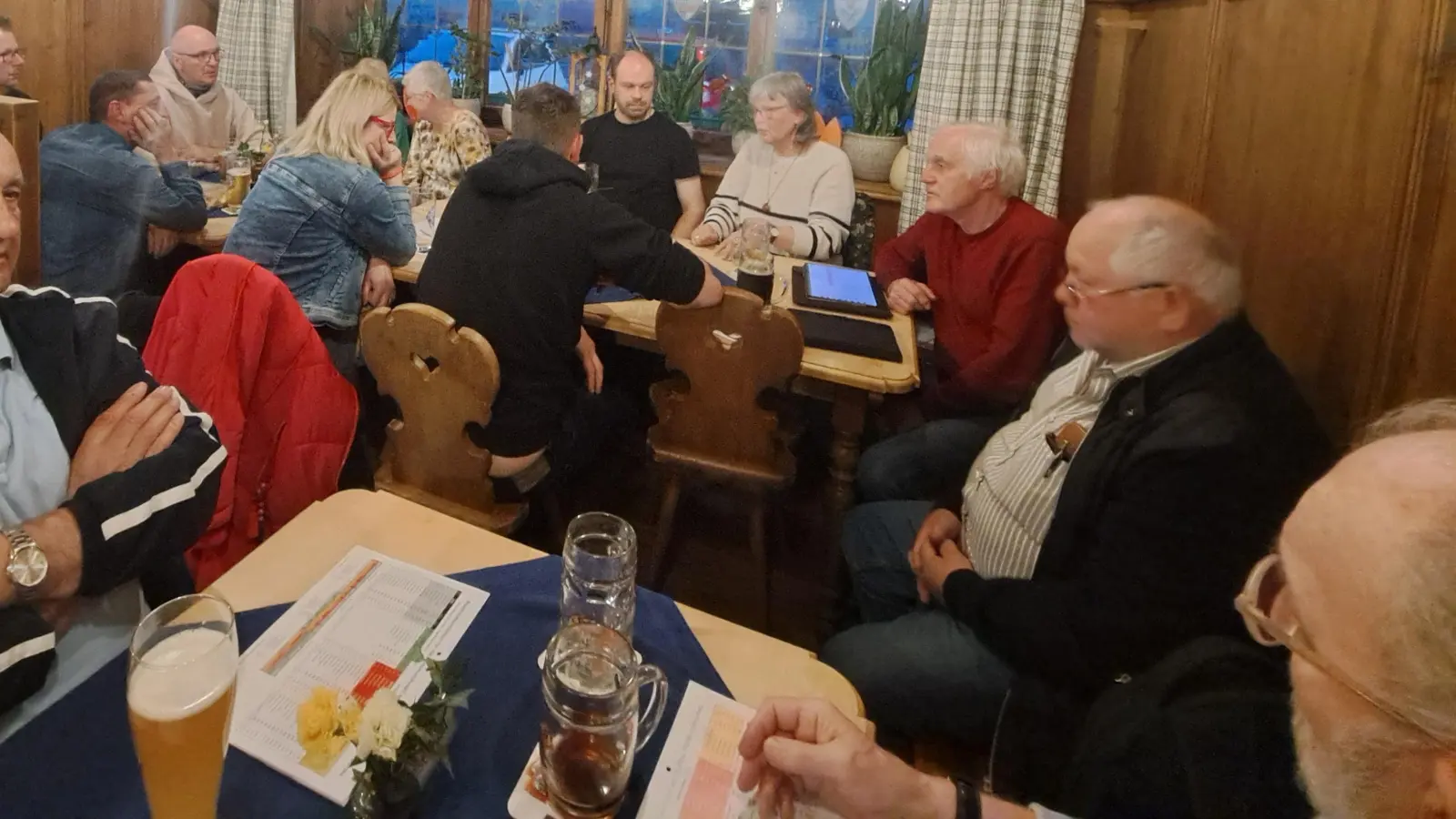 Zahlreiche Zuhörer verfolgten die Ausführungen von Franz Dorfner zur Kommunalwahl (Bild: Gerhard Bösl)