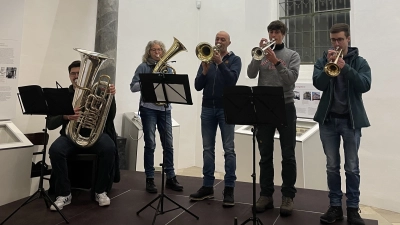 Die Bläsergruppe sorgte für festliche Stimmung in der ehemaligen Synagoge (Bild: Lena Stauber)