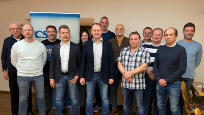 Bei der Jahreshauptversammlung des CSU-Ortsverbandes Ebermannsdorf-Pittersberg wurde auch die Vorstandschaft neu gewählt. <br>Erich Meidinger (Bildmitte) bleibt auch in den nächsten drei Jahren ihr Vorsitzender.  (Bild: Paul Böhm)