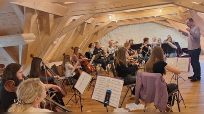Bei Abenteuer Kultur e. V. lernen Kinder ab der 3. Klasse und Erwachsene ein Blas- oder Streichinstrument und erleben die Freude am gemeinsamen Musizieren. (Bild: Jessica Müller)