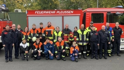 Die neuen Truppführer im KBM Bereich 3/3 mit ihren Ausbildern. (Bild: Philipp Sölch)