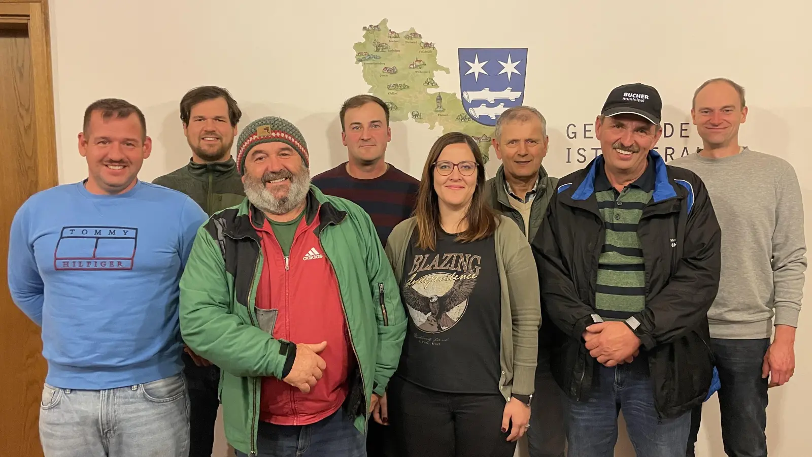 Von Links: Die Feldgeschworenen: Hausner Manuel, Lukas Jakob, Obmann Lukas Matthias, Lindner Sebastian, Hösl Michaela, Kick Alois, stv. Obmann Schwägerl Christian, Schmauß Tobias. (Bild: Johannes Kett)