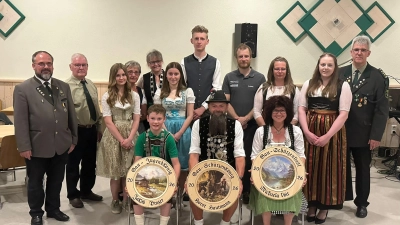 Die neuen Majestäten des Gau Armesberg mit Ihren Stellvertreterinnen und Stellvertretern. (Bild: Wolfgang Raps)