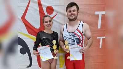 Stadtmeisterin Alisha Höfler und Stadtmeister Moritz Helgert von der Turngemeinschaft Tirschenreuth (Bild: Wolfgang Rahm)