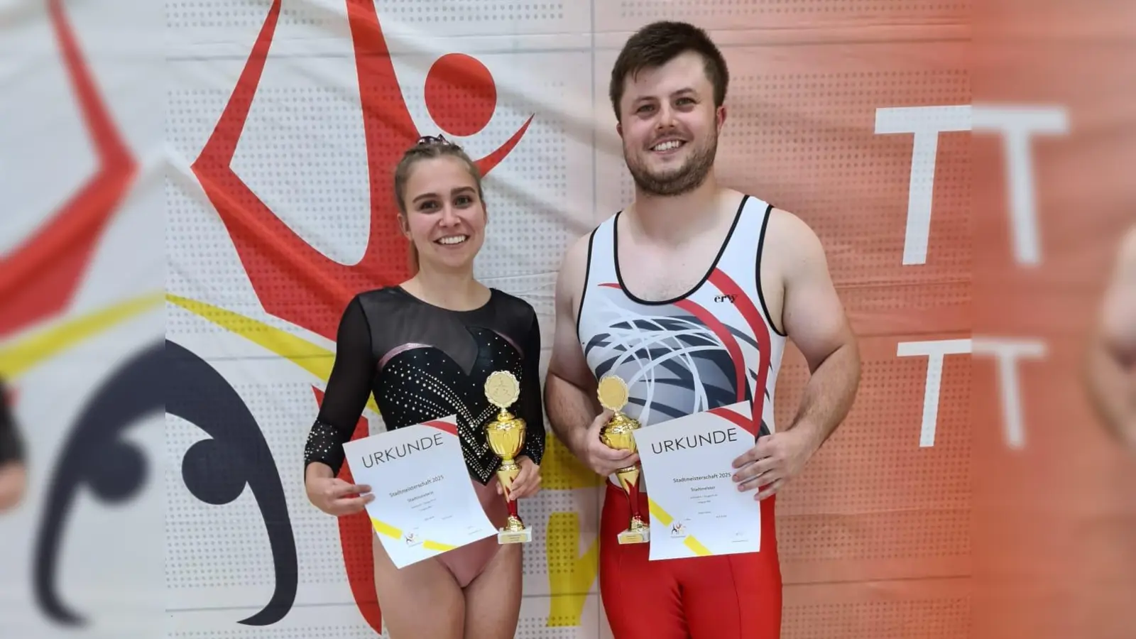 Stadtmeisterin Alisha Höfler und Stadtmeister Moritz Helgert von der Turngemeinschaft Tirschenreuth (Bild: Wolfgang Rahm)