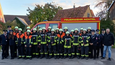 Zwei Gruppen der Freiwilligen Feuerwehr Achtel legten das Leistungsabzeichen mit Atemschutz in den verschiedenen Stufen erfolgreich ab. (Bild: Johanna Dollacker-Gradl)