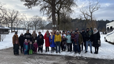 Bei bestem Winterwetter ging es für die Gartler von Stifterslohe nach Haar zum Eiscafé Wegwarte. (Bild: Nadine Meier)