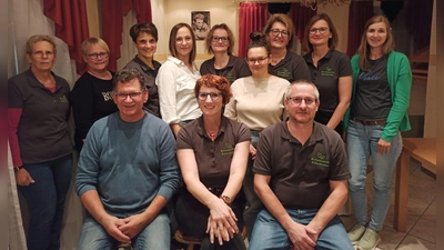 Sie freuen sich über Zuwachs: Der neue Vorstand ist fast der alte, bis auf einige Mitstreiter mehr.  (Bild: Jasmin Brandl)