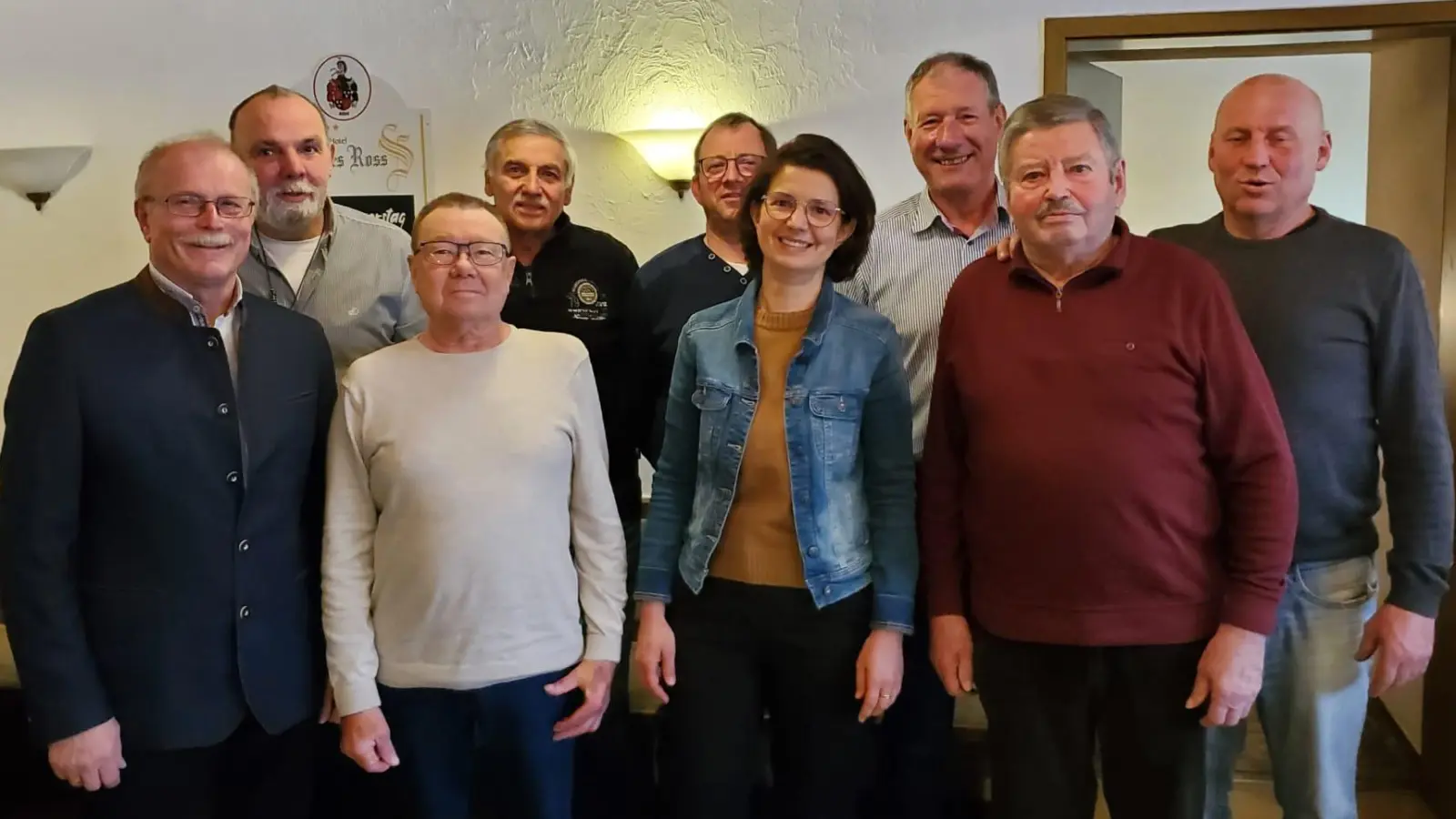 die anwesenden geehrten Mitglieder des Kaninchenzuchtvereins B826 Konnersreuth, zusammen mit Bürgermeister Max Bindl und 1. Vorsitzendem Reinhard Wurm. (Bild: Andrea Zandt)