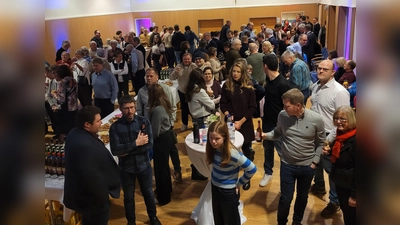 Viele Gläubige folgten der Einladung des Pfarrgemeinderates zum 10. Neujahrsempfang in den Pfarrsaal St. Konrad.  (Bild: Michael Jakob)