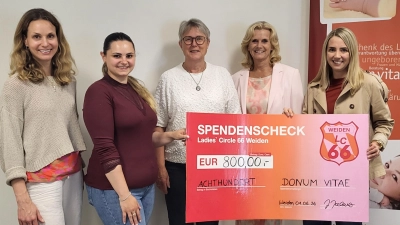 Von links: Sarah Wolf (LC 66), Lisa Lahm (LC 66), Elisabeth Schieder (Leiterin DONUM VITAE Weiden), Andrea Lang (Bevollmächtigte DONUM VITAE Weiden) und Julia Jockwer (LC 66). (Bild: Tanja Krug)