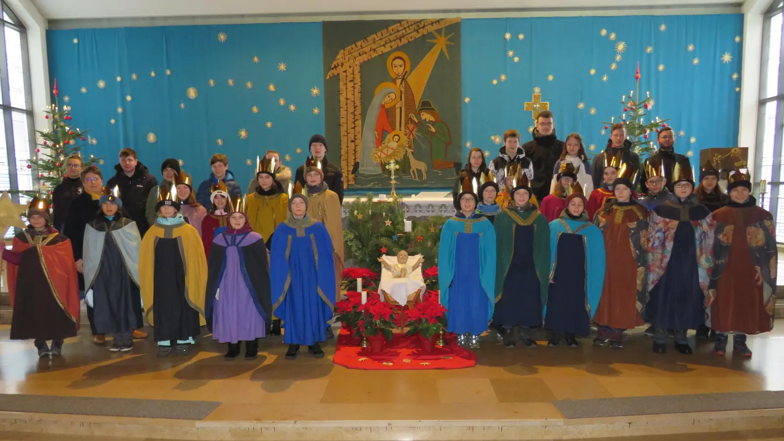 Sieben Gruppen der Ministraten besuchten als Sternsinger die Menschen in der Gemeinde Altenstadt/WN. (Bild: adj)