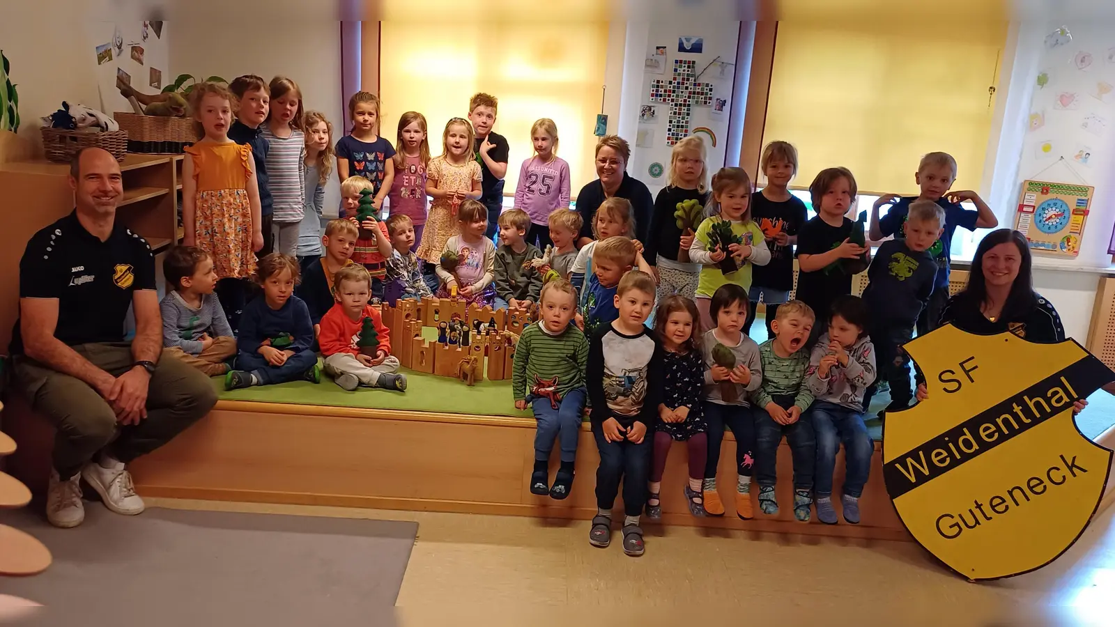 Spende sorgt für viele strahlende Gesichter (Bild: Rohrwild Nicole)