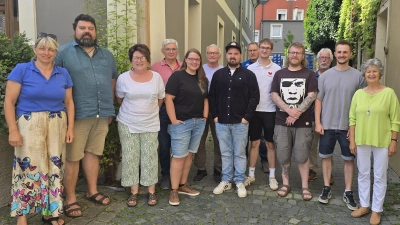 Die neu gewählte Vorstandschaft Förderverein Hängematte mit ersten Bürgermeister Stefan Frank und Jessica Graf, Leiterin Hängematte. (Bild: Holger Joschko)