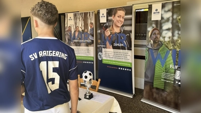 Nachwuchsfußball steht beim Messecup des SV Etzenricht im Mittelpunkt, für die beiden Talente bietet sich in eine der nächsten Turniere Platz, am Samstag treten jeweils 6 C- und B-Junioren auf dem Etzenrichter Spielfeld an. (Bild: Rudi Walberer)