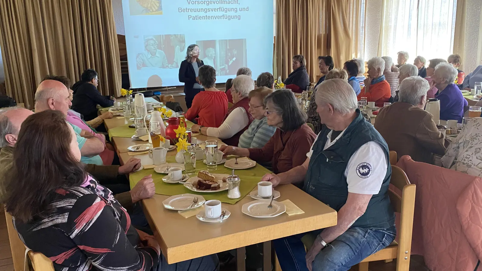 Vorsorgevollmacht und Patientenverfügung fand großes Interesse. (Bild: Josef Glas)