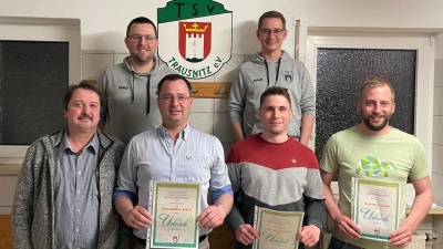 Ehrungen beim TSV Trausnitz: Reihe vorne: 1. Bürgermeister Schwarz Reinhard, Eckert Matthias, Klar Ferdinand, Eckert Martin Reihe hinten: Dillig Matthias, Hösl Tobias (jeweils von links). (Bild: Matthias Forster)