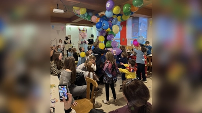 Luftballonregen (Bild: Rudi Fischer)