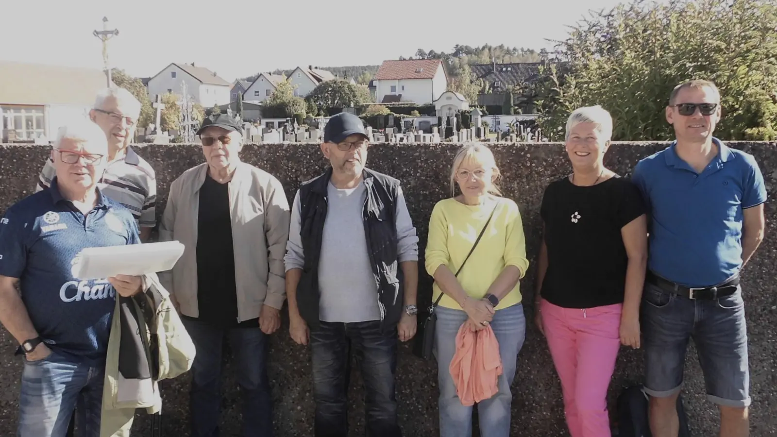 Das Foto zeigt „Bebbo” Schuller (links im Bild) mit den Teilnehmern …. (Bild: Josef Schuller)