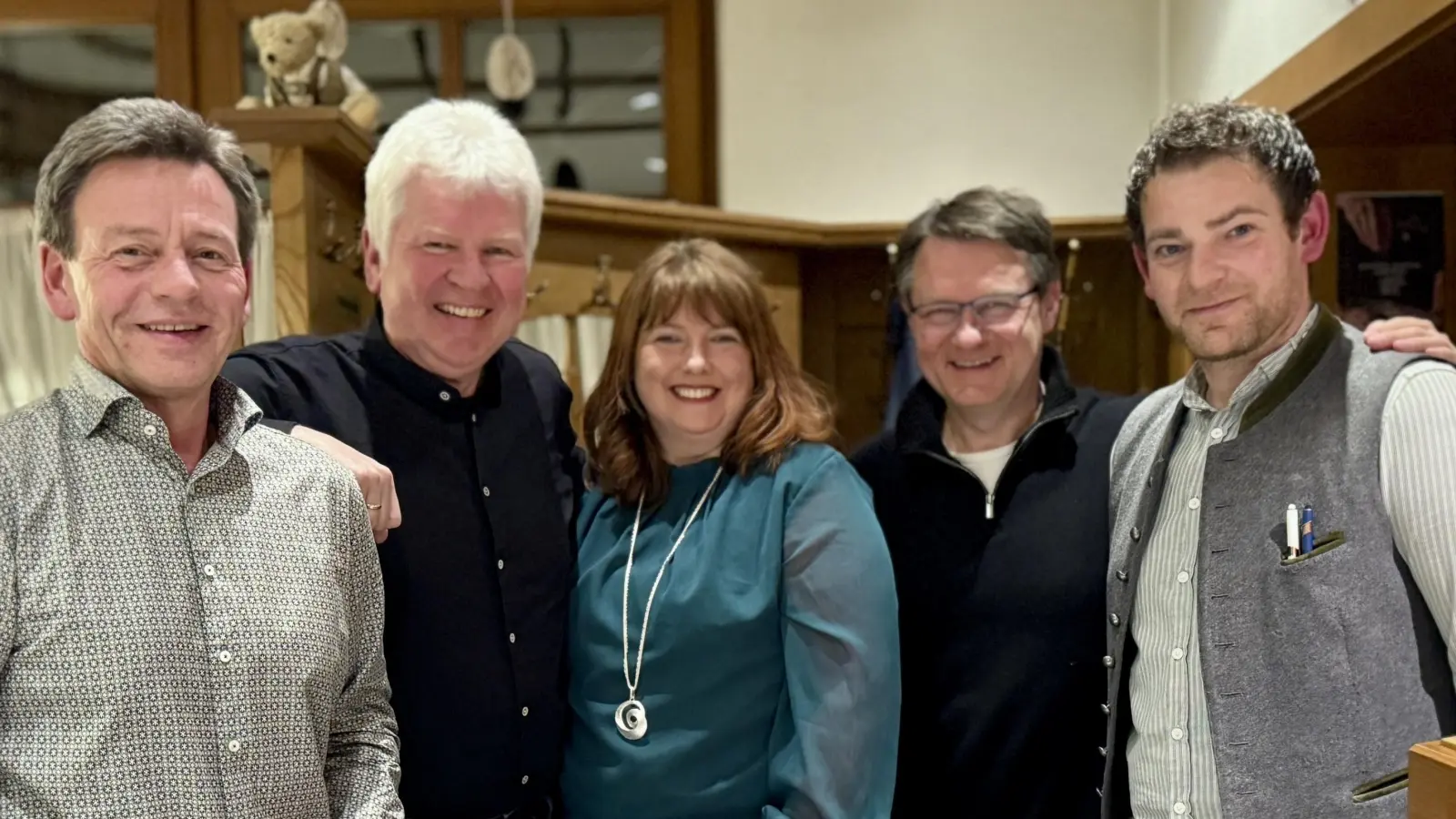 Bei der Spendenübergabe (von links): Christian Nübler, Norbert Altmann, Monika Altmann, Uli Piehler und Johannes Dotzler. (Bild: Christina Freitag)