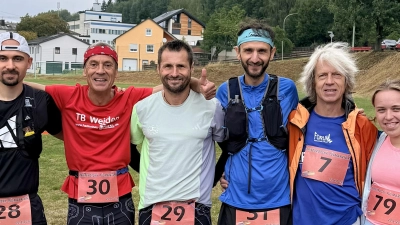 In Stadlern vorm Start: Dominik Hutzler, Georg Koller, Markus Schreiner, Michael Eckl, Peter Fischer, Anita Häusler (v. l. n. r.) (Bild: Ludwig Kreutzer)