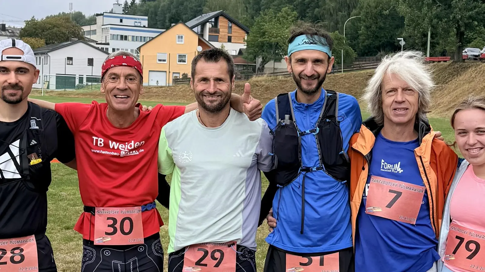 In Stadlern vorm Start: Dominik Hutzler, Georg Koller, Markus Schreiner, Michael Eckl, Peter Fischer, Anita Häusler (v. l. n. r.) (Bild: Ludwig Kreutzer)