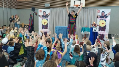 Auftritt des Zauberers vom Hexenberg (Bild: Jutta Deiml)