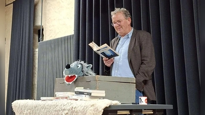 Richard Auer las aus seinen Krimis in der Stadelreihe in Königstein  (Bild: Raffael Kurz)