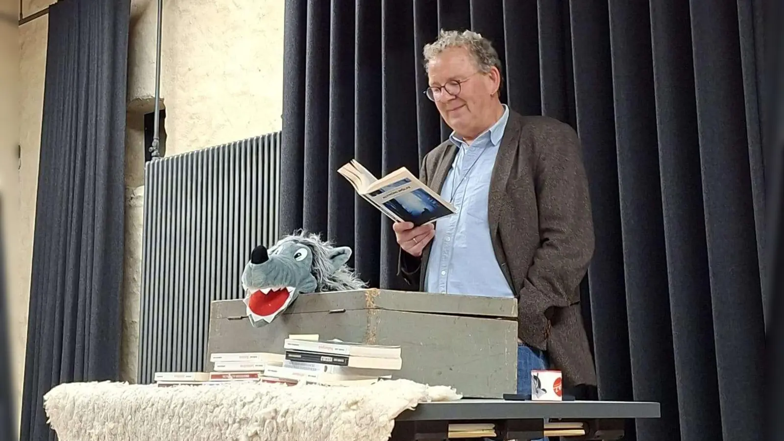 Richard Auer las aus seinen Krimis in der Stadelreihe in Königstein  (Bild: Raffael Kurz)