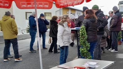 Auch an der letzten Station gab es viele Gespräche mit den Bürgerinnen und Bürgern. (Bild: Pamela Wünsche)