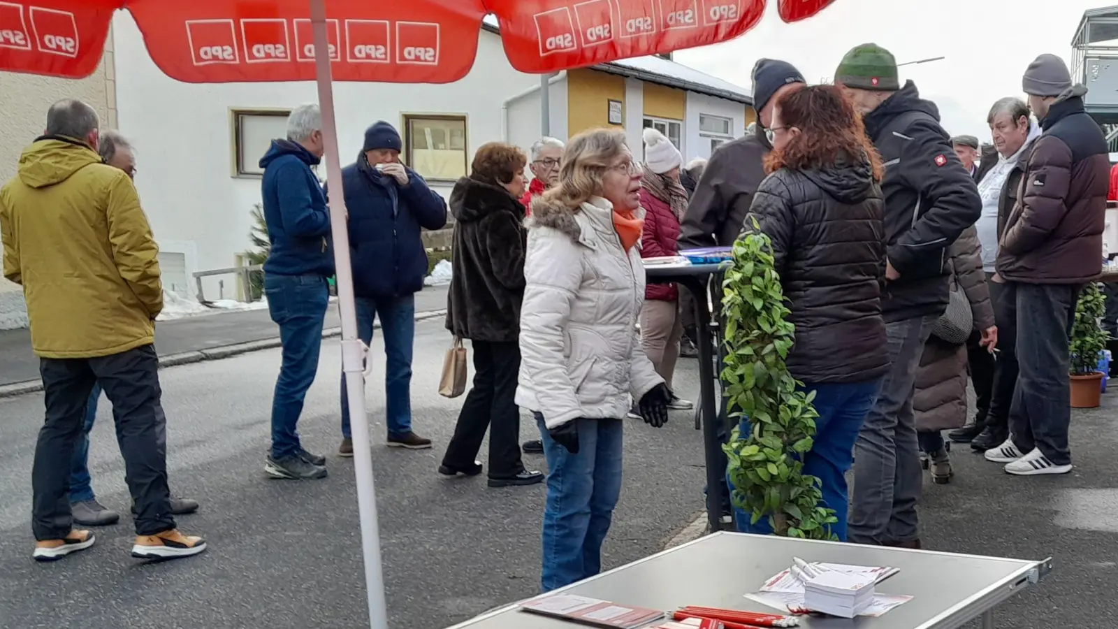 Auch an der letzten Station gab es viele Gespräche mit den Bürgerinnen und Bürgern. (Bild: Pamela Wünsche)
