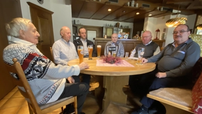 Ein kleiner Kreis mit großem Interesse an den 10 Geboten. (Bild: Josef Glas)