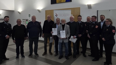 Ehrungen von Links: Sebastian Giering, Martin Storch, Hans Rupprecht, Roman Kelnhofer, Bertram Eckert, Josef Huber, Hermann Schmid, Max Schwarz, Marco Spranger, Dominik Lang, Martin Filchner, Andrea Leopold. <br> (Bild: Rainer Konz)