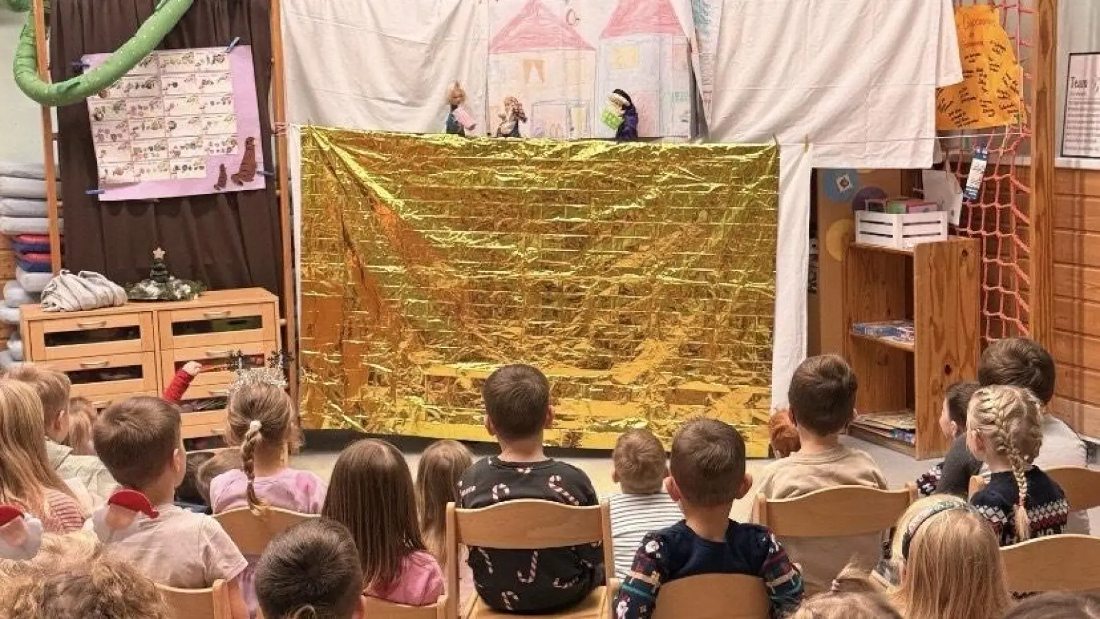 Kasperletheater bei der Hausweihnacht (Bild: Renate Breier)