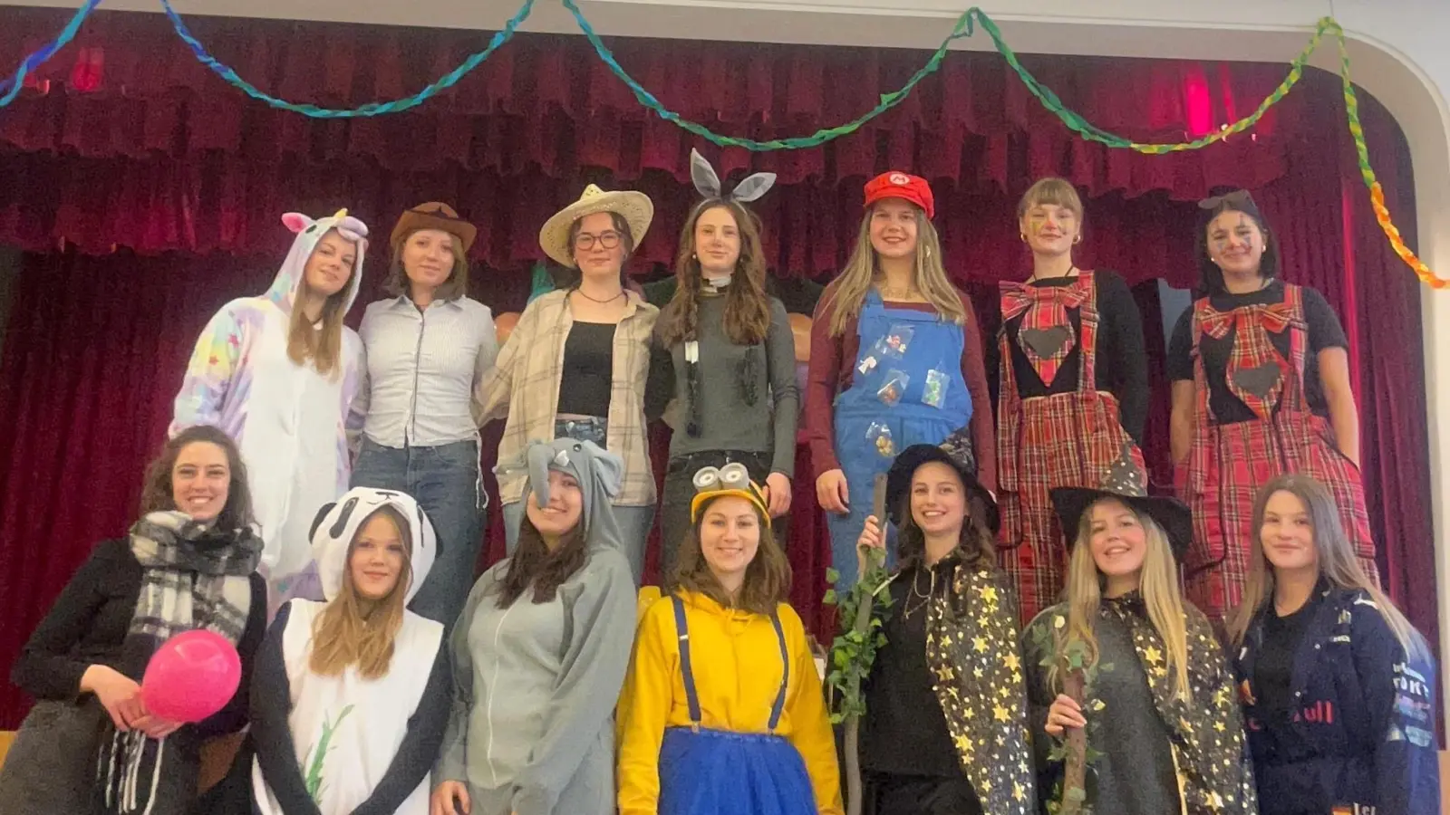 Die Leiterinnenrunde der PSG St. Georg Amberg beim diesjährigen Kinderfasching. (Bild: Anna Rupprecht)