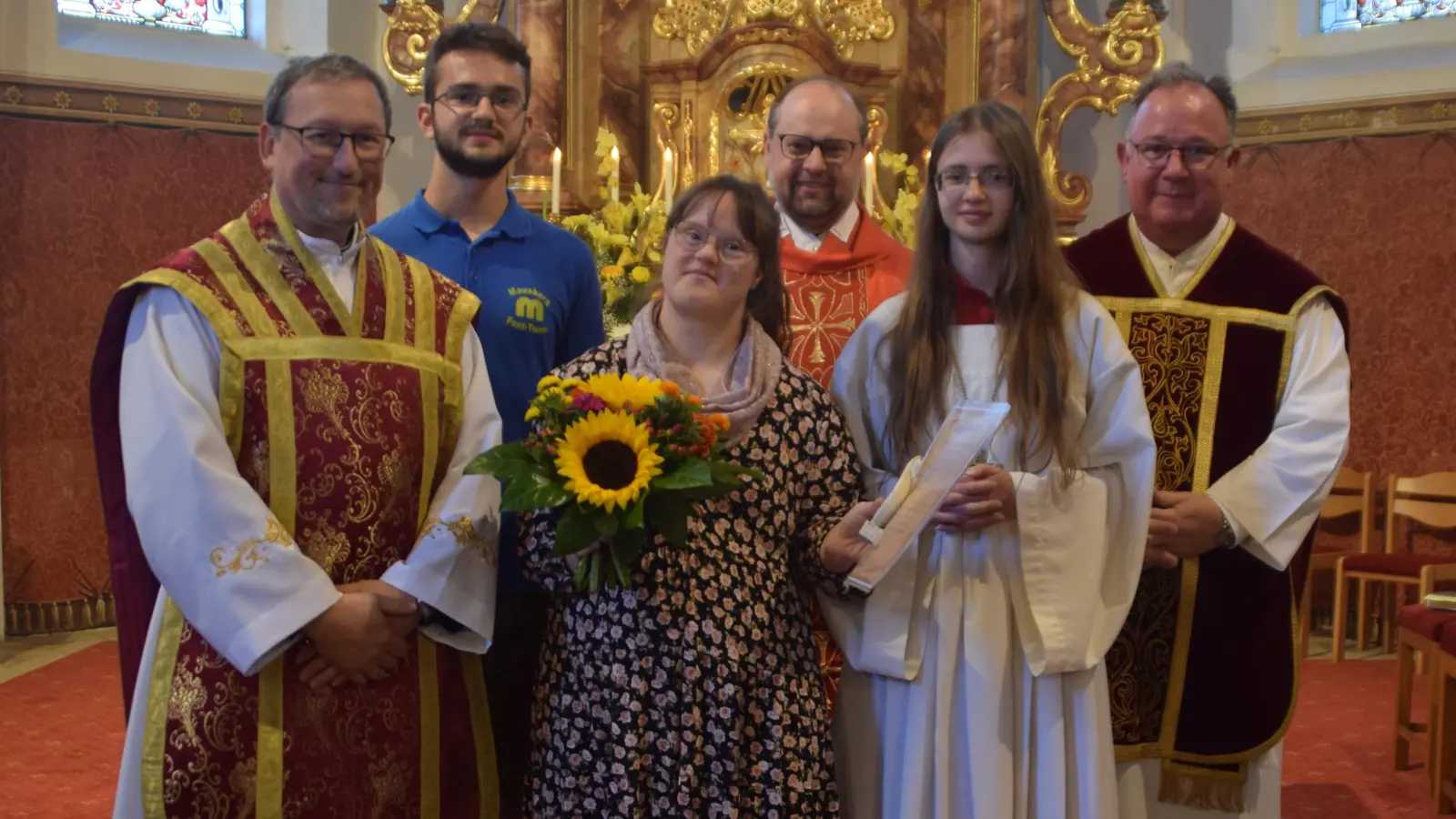 Seit 20 Jahren ist Monika Schöpf (Mitte) aktive Ministrantin in der Pfarrei Gebenbach (Bild: Wolfgang Schöpf)